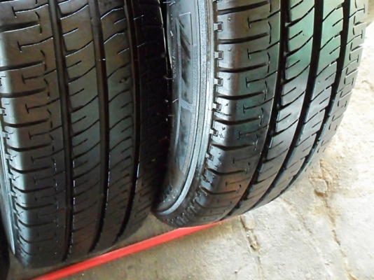 ยางกระบะ ขอบ15 มิชลิน205-70-15 ลงพื้นปี16ดอกหนา1เซ็น ( สวยจัด2เส้น+พอใช้2เส้น)