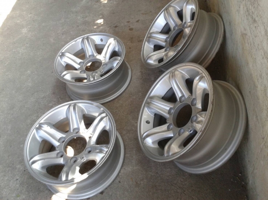 เล็บเหยี่ยว ขอบ14นิ้ว6รู ชุดนี้ ราคา 5500 บาท เล็บเหยี่ยว ขอบ14นิ้ว6รู ชุดนี้ ราคา 5500 บาท