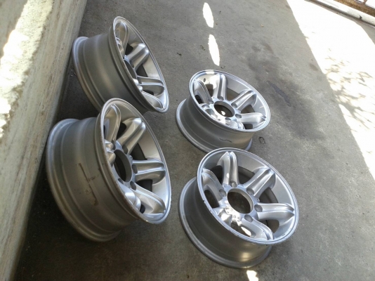 เล็บเหยี่ยว ขอบ14นิ้ว6รู ชุดนี้ ราคา 5500 บาท เล็บเหยี่ยว ขอบ14นิ้ว6รู ชุดนี้ ราคา 5500 บาท