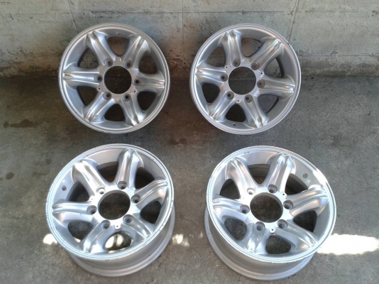 เล็บเหยี่ยว ขอบ14นิ้ว6รู ชุดนี้ ราคา 5500 บาท