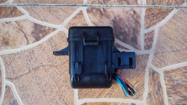 กล่องรีเลย์ TOYOTA ไม่ทราบรุ่น ไว้ถอดแยกรีเลย์เป็นอะไหล่