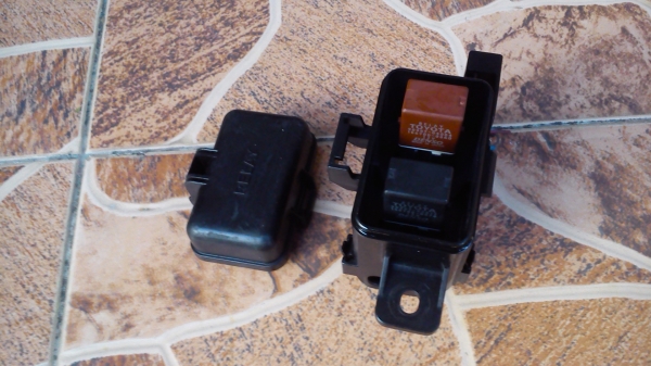 กล่องรีเลย์ TOYOTA ไม่ทราบรุ่น ไว้ถอดแยกรีเลย์เป็นอะไหล่