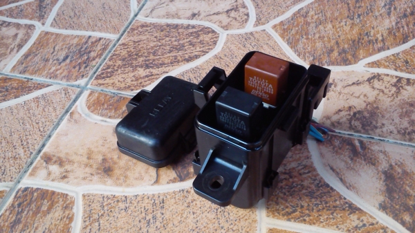 กล่องรีเลย์ TOYOTA ไม่ทราบรุ่น ไว้ถอดแยกรีเลย์เป็นอะไหล่