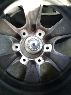 ขอบ17นิ้ว6รู พร้อมยาง ชุดนี้ ราคา 7400 บาท