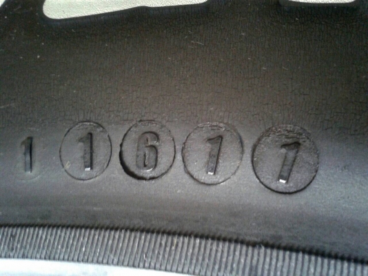 ขายยาง BF All 265/75/16 ปี11 สภาพสวย ขายยาง BF All 265/75/16 ปี11 สภาพสวย