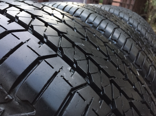 ยาง Bridgestone 255 60 18 ดอกเต็ม ใช้ยาว ราคาไม่แพง