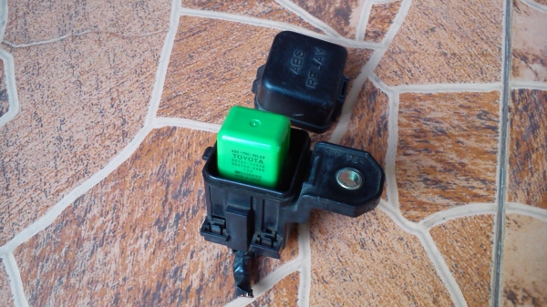กล่องรีเลย์ ABS TOYOTA AE111 กล่องรีเลย์ ABS TOYOTA AE111