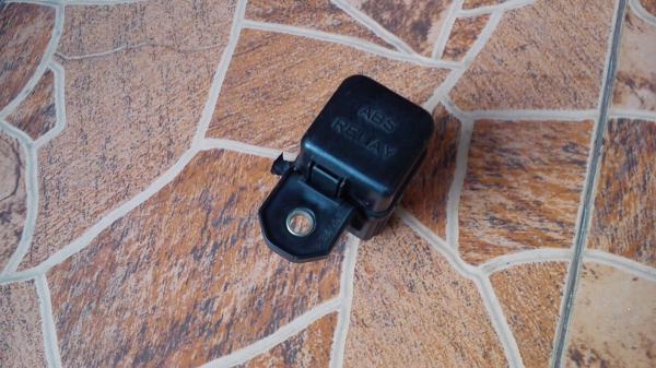 กล่องรีเลย์ ABS TOYOTA AE111