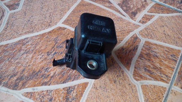 กล่องรีเลย์ ABS TOYOTA AE111 กล่องรีเลย์ ABS TOYOTA AE111