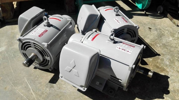 ** SOLD ** มอเตอร์ Mitsubishi 3 HP 220V สภาพ 95\% สดเดิมถ้าใหม่กว่านี้ก็แกะลัง!!
