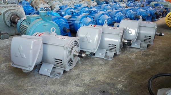 ** SOLD ** มอเตอร์ Mitsubishi 3 HP 220V สภาพ 95\% สดเดิมถ้าใหม่กว่านี้ก็แกะลัง!!