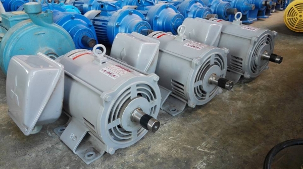 ** SOLD ** มอเตอร์ Mitsubishi 3 HP 220V สภาพ 95\% สดเดิมถ้าใหม่กว่านี้ก็แกะลัง!!