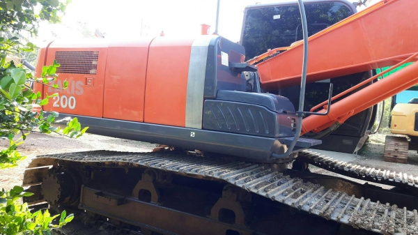 ขาย!! >>> HItachi Zx200 รุ่น 3 <<< เบอร์ติดต่อ 098-7155789