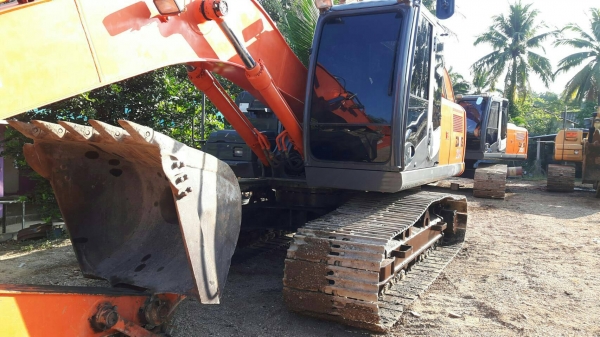 ขาย!! >>> HItachi Zx200 รุ่น 3 <<< เบอร์ติดต่อ 098-7155789