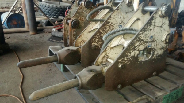 ขายหัวเจาะ รถแมคโคเล็ก ขนาด รุ่น 20-30-40 เก่านอก สภาพพร้อมใช้ ขายไม่แพงครับ