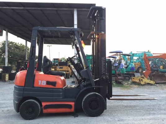 ขาย รถฟอร์คลิฟท์ TOYOTA รุ่น6  1.8ตัน เสา 6 เมตร เครื่องเบนซิน เก่าญี่ปุ่น โทร.090-986-2521 อ๊อบ