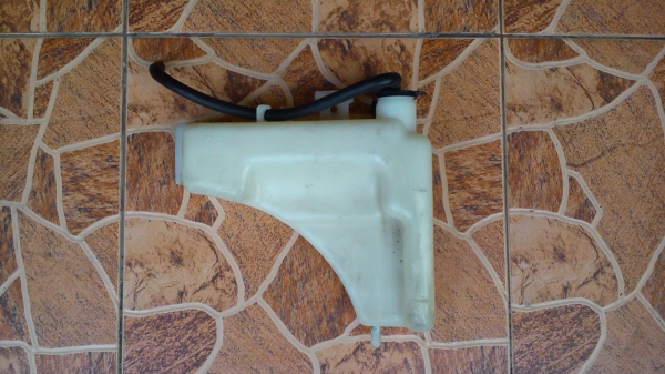 กระป๋องพักน้ำหม้อน้ำ TOYOTA ไม่ทราบรุ่น