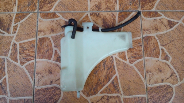 กระป๋องพักน้ำหม้อน้ำ TOYOTA ไม่ทราบรุ่น