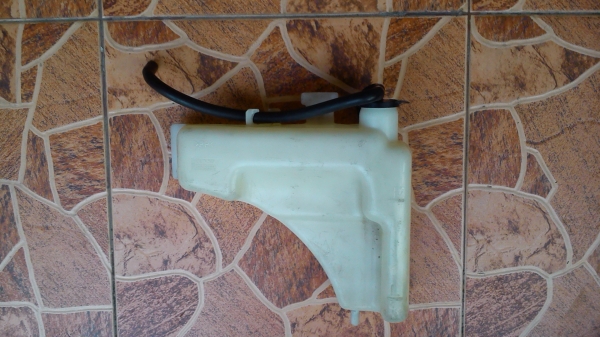 กระป๋องพักน้ำหม้อน้ำ TOYOTA ไม่ทราบรุ่น