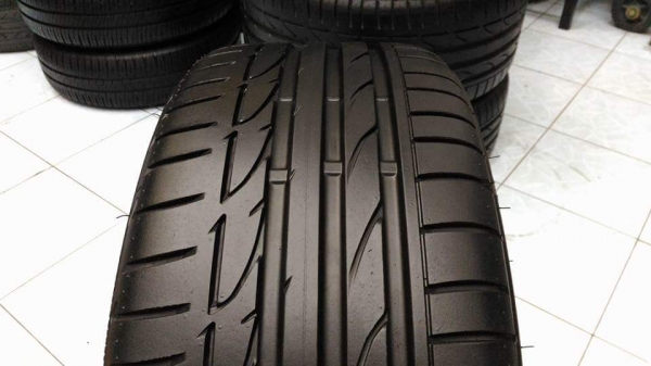 ขายยาง Bridgestone Potenza S001(made in Poland) 225/40/18,245/35/18 ผลิตปี 2014 ยางเทพๆ เพิ่งลงพื้นเมื่อเดือนก่อน เห็นตุ่มชัดคู่นึง เลือนๆคู่นึง ไม่มีปะ ขายถูก 4 เส้น 6800.- **