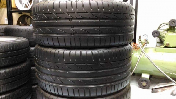 ขายยาง Bridgestone Potenza S001(made in Poland) 225/40/18,245/35/18 ผลิตปี 2014 ยางเทพๆ เพิ่งลงพื้นเมื่อเดือนก่อน เห็นตุ่มชัดคู่นึง เลือนๆคู่นึง ไม่มีปะ ขายถูก 4 เส้น 6800.- **