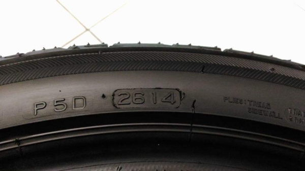 ขายยาง Bridgestone Potenza S001(made in Poland) 225/40/18,245/35/18 ผลิตปี 2014 ยางเทพๆ เพิ่งลงพื้นเมื่อเดือนก่อน เห็นตุ่มชัดคู่นึง เลือนๆคู่นึง ไม่มีปะ ขายถูก 4 เส้น 6800.- **