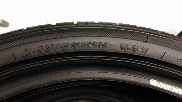 ขายยาง Bridgestone Potenza S001(made in Poland) 225/40/18,245/35/18 ผลิตปี 2014 ยางเทพๆ เพิ่งลงพื้นเมื่อเดือนก่อน เห็นตุ่มชัดคู่นึง เลือนๆคู่นึง ไม่มีปะ ขายถูก 4 เส้น 6800.- **