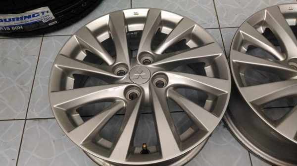 ล้อแม็ก Mitsubishi Attrage ขอบ 15 สภาพสวย เดิมๆ สีเดิม มีขีดข่วนบ้างเล็กๆน้อยๆ ไม่มีรอยเบียด ขายถูกๆ ทั้งชุด 5900.-/ใส่ ถ่วงฟรี รับเทิร์น รับบัตรเครดิตทุกธนาคาร ส่งทั่วไทยค่ะ ล้อแม็ก Mitsubishi Attrage ขอบ 15 สภาพสวย เดิมๆ สีเดิม มีขีดข่วนบ้างเล็กๆน้อยๆ ไม่มีรอยเบียด ขายถูกๆ ทั้งชุด 5900.-/ใส่ ถ่วงฟรี รับเทิร์น รับบัตรเครดิตทุกธนาคาร ส่งทั่วไทยค่ะ