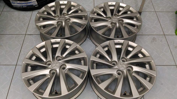 ล้อแม็ก Mitsubishi Attrage ขอบ 15 สภาพสวย เดิมๆ สีเดิม มีขีดข่วนบ้างเล็กๆน้อยๆ ไม่มีรอยเบียด ขายถูกๆ ทั้งชุด 5900.-/ใส่ ถ่วงฟรี รับเทิร์น รับบัตรเครดิตทุกธนาคาร ส่งทั่วไทยค่ะ ล้อแม็ก Mitsubishi Attrage ขอบ 15 สภาพสวย เดิมๆ สีเดิม มีขีดข่วนบ้างเล็กๆน้อยๆ ไม่มีรอยเบียด ขายถูกๆ ทั้งชุด 5900.-/ใส่ ถ่วงฟรี รับเทิร์น รับบัตรเครดิตทุกธนาคาร ส่งทั่วไทยค่ะ