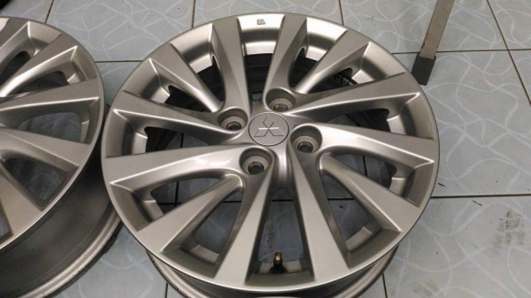 ล้อแม็ก Mitsubishi Attrage ขอบ 15 สภาพสวย เดิมๆ สีเดิม มีขีดข่วนบ้างเล็กๆน้อยๆ ไม่มีรอยเบียด ขายถูกๆ ทั้งชุด 5900.-/ใส่ ถ่วงฟรี รับเทิร์น รับบัตรเครดิตทุกธนาคาร ส่งทั่วไทยค่ะ ล้อแม็ก Mitsubishi Attrage ขอบ 15 สภาพสวย เดิมๆ สีเดิม มีขีดข่วนบ้างเล็กๆน้อยๆ ไม่มีรอยเบียด ขายถูกๆ ทั้งชุด 5900.-/ใส่ ถ่วงฟรี รับเทิร์น รับบัตรเครดิตทุกธนาคาร ส่งทั่วไทยค่ะ