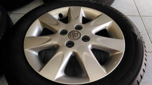 ล้อ Nissan March ขอบ 15 พร้อมยาง Michelin 175 65 15 ผลิตปี 11 กับ 12 ยางแถมไป ไม่แยกค่ะ ทั้งชุด 3,800 NET เทิร์นได้ ใส่ฟรี ส่งทั่วไทยค่ะ