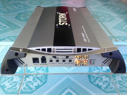 แอมป์คลาสดี STORM 1800D มือสองสภาพสวย เดิมๆไม่เคยซ่อม ใช้งานปกติ เบสดีมาก ขับซับ10"-12"หล่อว้อยไม่เกิน3"ได้ ขาย 2450 บาทสนใจ0892425454 อยู่สระบุรี แอมป์คลาสดี STORM 1800D มือสองสภาพสวย เดิมๆไม่เคยซ่อม ใช้งานปกติ เบสดีมาก ขับซับ10"-12"หล่อว้อยไม่เกิน3"ได้ ขาย 2450 บาทสนใจ0892425454 อยู่สระบุรี