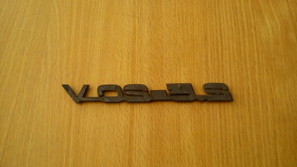 เพลทโลโก้ 2.5-20V ติดท้ายรถ เพลทโลโก้ 2.5-20V ติดท้ายรถ