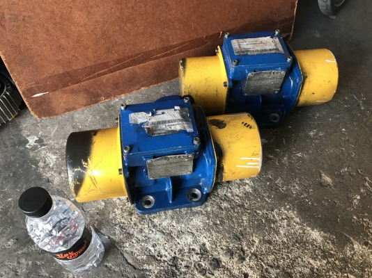 ขายมอเตอร์สั่น-เขย่า Visam made in Italy ขนาด 1/3HP. 380V สภาพสวยเดิมๆ วิ่งนิ่มสั่นแรง พร้อมใช้งาน มี 2ตัวครับ ขายมอเตอร์สั่น-เขย่า Visam made in Italy ขนาด 1/3HP. 380V สภาพสวยเดิมๆ วิ่งนิ่มสั่นแรง พร้อมใช้งาน มี 2ตัวครับ