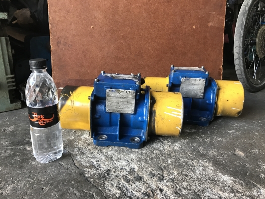 ขายมอเตอร์สั่น-เขย่า Visam made in Italy ขนาด 1/3HP. 380V สภาพสวยเดิมๆ วิ่งนิ่มสั่นแรง พร้อมใช้งาน มี 2ตัวครับ