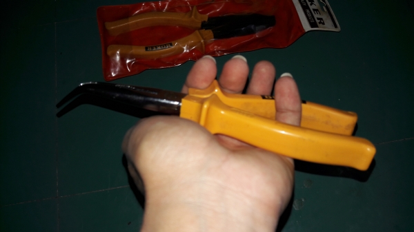 ขายคีมปากงอBOKER MADE IN GERMANY ด้ามกันไฟฟ้า1000V