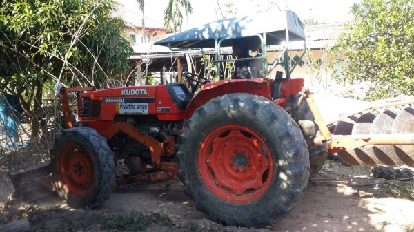ขายด่วน รถไถKUBOTA M5000 สองเพลา เครื่องปั้มดี รถพร้อมใช้งาน อุปกรณ์ ดันหน้าผานหลัง รถใช้งานประจำ เอกสารเล่มทะเบียน