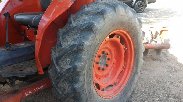 ขายด่วน รถไถKUBOTA M5000 สองเพลา เครื่องปั้มดี รถพร้อมใช้งาน อุปกรณ์ ดันหน้าผานหลัง รถใช้งานประจำ เอกสารเล่มทะเบียน