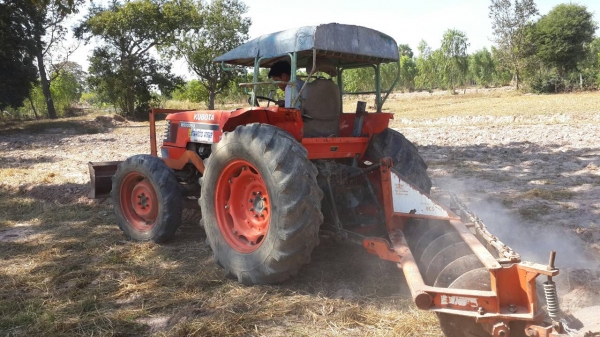 ขายด่วน รถไถKUBOTA M5000 สองเพลา เครื่องปั้มดี รถพร้อมใช้งาน อุปกรณ์ ดันหน้าผานหลัง รถใช้งานประจำ เอกสารเล่มทะเบียน