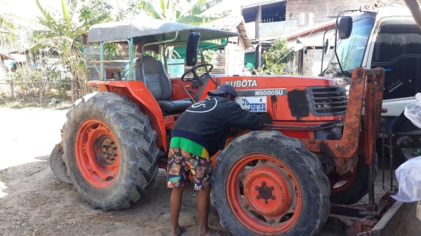 ขายด่วน รถไถKUBOTA M5000 สองเพลา เครื่องปั้มดี รถพร้อมใช้งาน อุปกรณ์ ดันหน้าผานหลัง รถใช้งานประจำ เอกสารเล่มทะเบียน