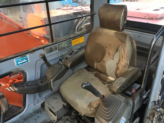 ขายรถแม็คโคร HITACHI EX100-2 นำเข้าจากญี่ปุ่นแท้ๆ 100\% ไม่เคยผ่านการใช้งานในไทย สภาพนางฟ้า สนใจติดต่อ 081-9485494