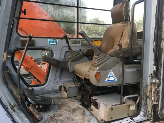 ขายรถแม็คโคร HITACHI EX100-2 นำเข้าจากญี่ปุ่นแท้ๆ 100\% ไม่เคยผ่านการใช้งานในไทย สภาพนางฟ้า สนใจติดต่อ 081-9485494