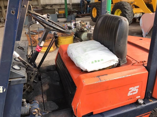 ขายโฟล์คลิฟต์ KOMATSU FG25 2.5ตัน เสาสูง 3 เมตร นำเข้าจากประเทศญี่ปุ่น สภาพสวย พร้อมใช้งาน สนใจติดต่อ 081-948-5494