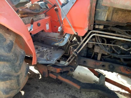 ขาย 195,000KUBOTA M  5000. เครื่อง ปั๊มดี อุปกรใบมีด หาง6 พร้อมใช้งาน เอกสารเล่มทะเบียน รถอยู่ อุบล 090-772-3710 090-772-3708