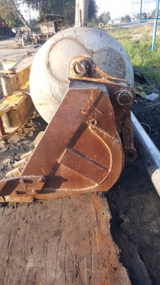 ขายบูมแมคโครพร้อมปุ๊งกี๋ โคมัสสุpc200รุ่น 6 ราคา 60,000 บาท (เปลี่ยนเป็นบูมยาว)