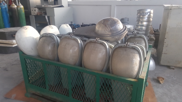 ขายโคมไฟถนน โคมละ 900 บาทมี 20 โคม