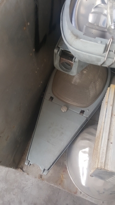 ขายโคมไฟถนน โคมละ 900 บาทมี 20 โคม