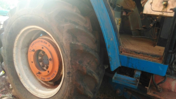 ขายรถไถ FORD 6640 2 เพลา เอกสารอินวอย ใบมีด 4 จาน CMT จาน 26 นิ้ว ราคา 600000