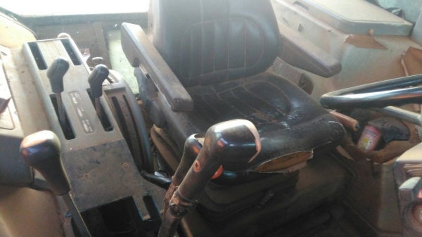 ขายรถไถ FORD 6640 2 เพลา เอกสารอินวอย ใบมีด 4 จาน CMT จาน 26 นิ้ว ราคา 600000