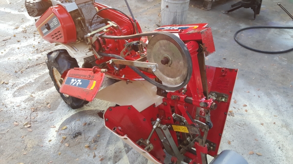 รถพร้อมดินสาดออกข้าง มีตัวตบดินกันดินไหน ปรับสภาพแล้วพร้อมใช้งาน ใบตีดินเต็มๆๆ รหัสสินค้า C2 - 15 ราคา 35000 บาท